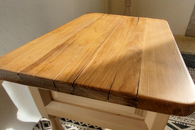 Table de nuit ou d'appoint relookée caramel
