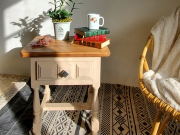 Vente avec paiement en ligne: Table de nuit ou d'appoint relookée caramel