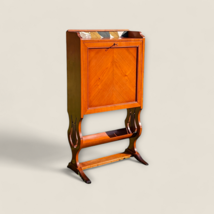 Secrétaire à abattant piètement en forme de Lyre 
