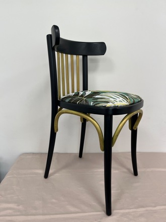 Chaise Bistrot relookée jaune dorée