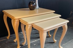 Vente avec paiement en ligne: Tables gigognes en camaïeu de jaune