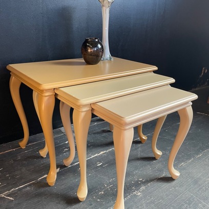 Vente avec paiement en ligne: Tables gigognes en camaïeu de jaune