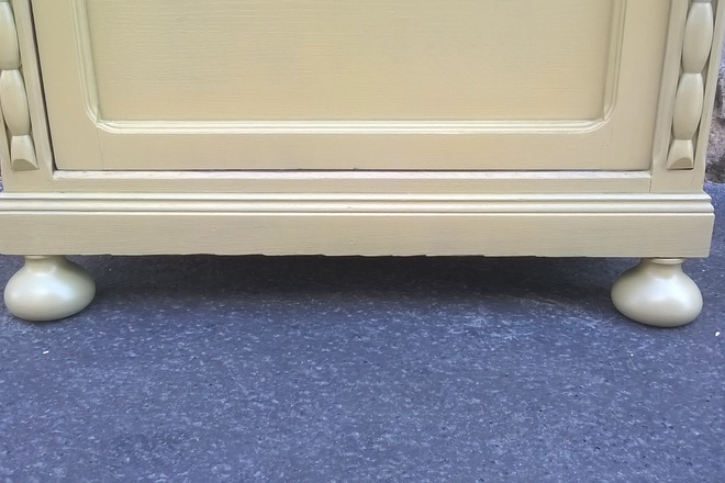 Armoire vitrine parisienne 1930 jaune olive