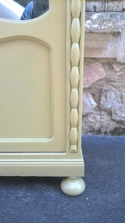 Armoire vitrine parisienne 1930 jaune olive