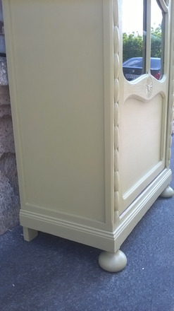 Armoire vitrine parisienne 1930 jaune olive