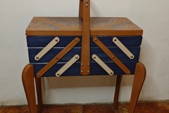 Vente avec paiement en ligne: Travailleuse vintage rénovée