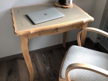 Vente avec paiement en ligne: Bureau bois, beige et doré et pieds galbés 