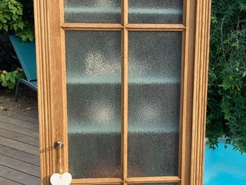 Vente avec paiement en ligne: Armoire art déco ou vitrine bonnetière vitrée vintage