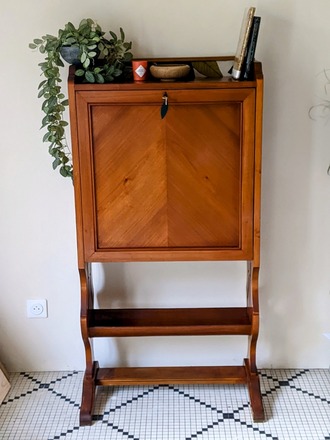 Secrétaire à abattant piètement en forme de Lyre 
