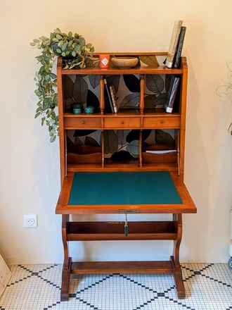 Secrétaire à abattant piètement en forme de Lyre 