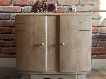 Vente avec paiement en ligne: Meuble d'appoint art déco intérieur jaune moutarde