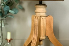 Vente avec paiement en ligne: Ancien tabouret à vis retapissé