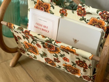 Vente avec paiement en ligne: Ancien porte-revue rotin fleuri vintage