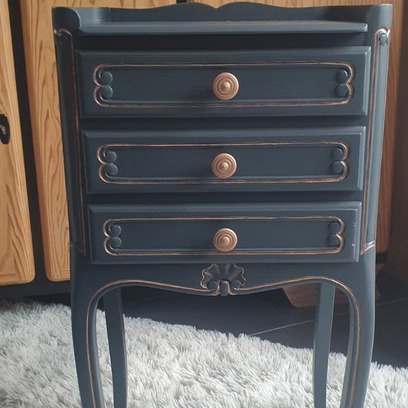 Vente avec paiement en ligne: Chevet style Louis XV couleur carbone et cuivre rosé