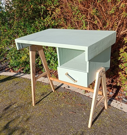 Console artisanale vert rivage velours et pieds compas 