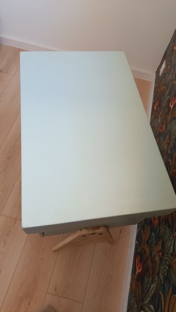 Console artisanale vert rivage velours et pieds compas 