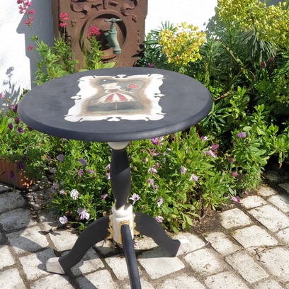 Vente avec paiement en ligne: Guéridon vintage noir blanc et or "Lady of Hearts"
