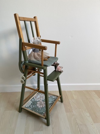 Chaise haute de poupée verte
