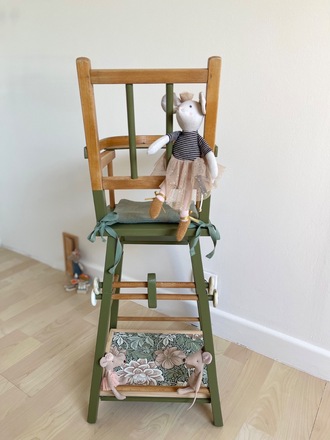 Chaise haute de poupée verte