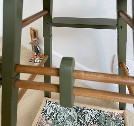 Chaise haute de poupée verte