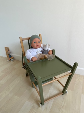 Chaise haute de poupée verte