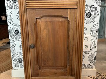 Vente avec paiement en ligne: Table de chevet Thelma bois, fleuris intérieur blanc et or