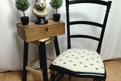Vente avec paiement en ligne: Chaise basse style Napoleon III noir, or et motif abeille