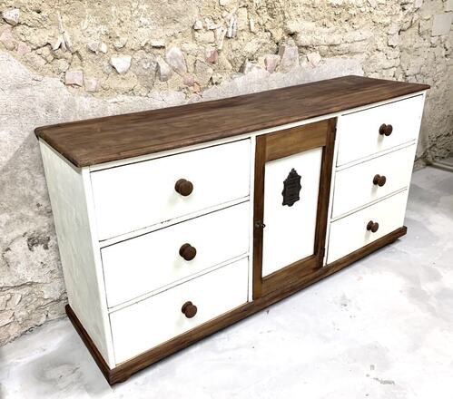 Buffet champêtre bois, blanc crème et sa plaque en fonte