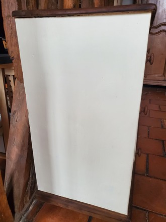 Buffet champêtre bois, blanc crème et sa plaque en fonte