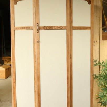 Vente avec paiement en ligne: Penderie armoire art déco bois et argile