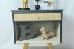 Vente avec paiement en ligne: Meuble d'appoint pieds compas, gris, blanc et cannage paillé