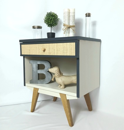 Meuble d'appoint pieds compas, gris, blanc et cannage paillé