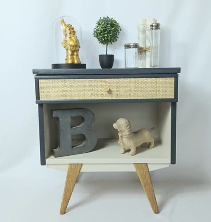 Meuble d'appoint pieds compas, gris, blanc et cannage paillé