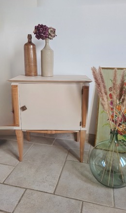 Chevet ou meuble d'appoint des années 50 couleur Camomille