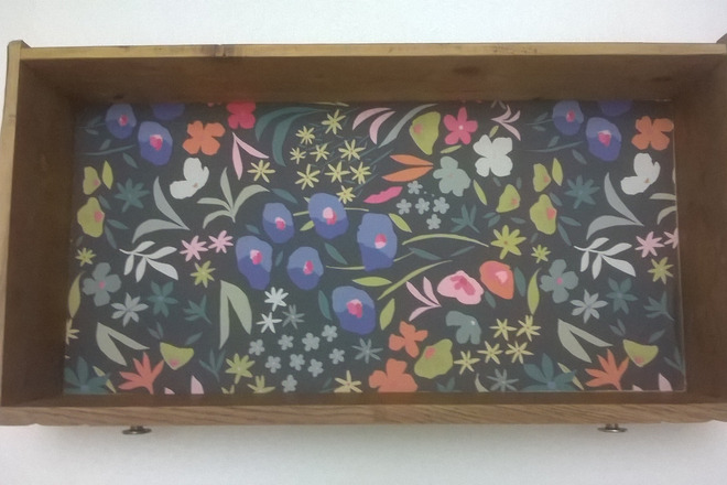 Commode parisienne brut art déco intérieur fleuri 