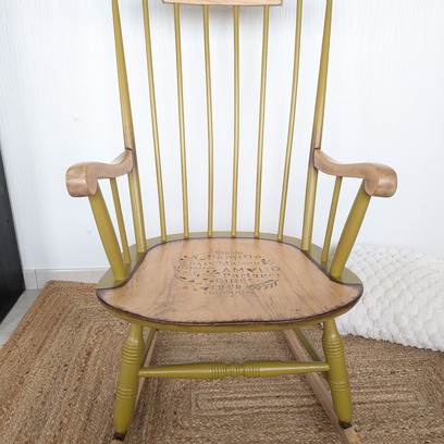 Vente avec paiement en ligne: Fauteuil à bascule vintage en bois restauré