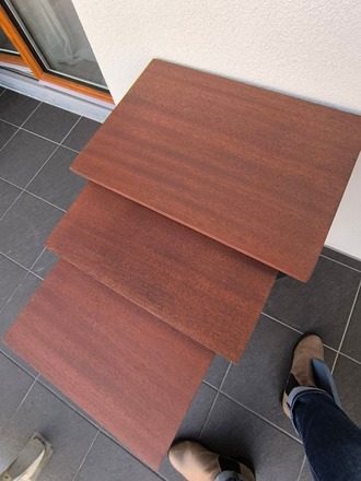 Lot de tables gigognes en acajou pieds laiton