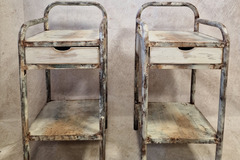 Vente avec paiement en ligne: Paire de chevet d'internat vintage en métal patiné