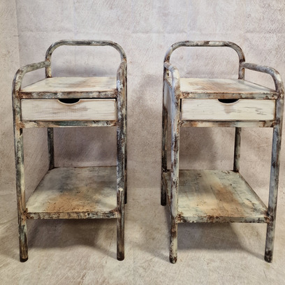 Vente avec paiement en ligne: Paire de chevet d'internat vintage en métal patiné