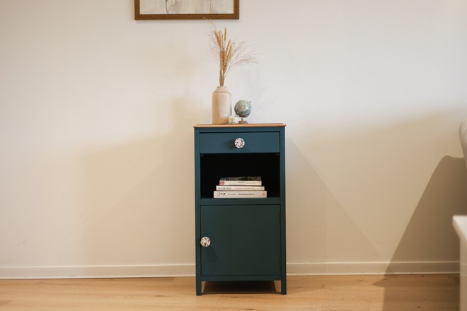 Meuble d'appoint  / Table de chevet bois et bleu pétrole
