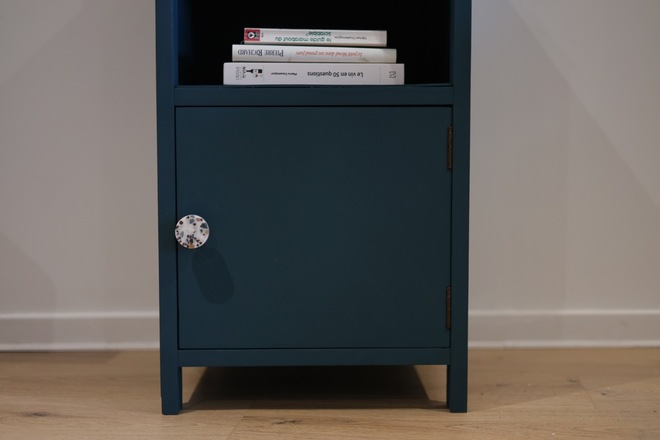 Meuble d'appoint  / Table de chevet bois et bleu pétrole