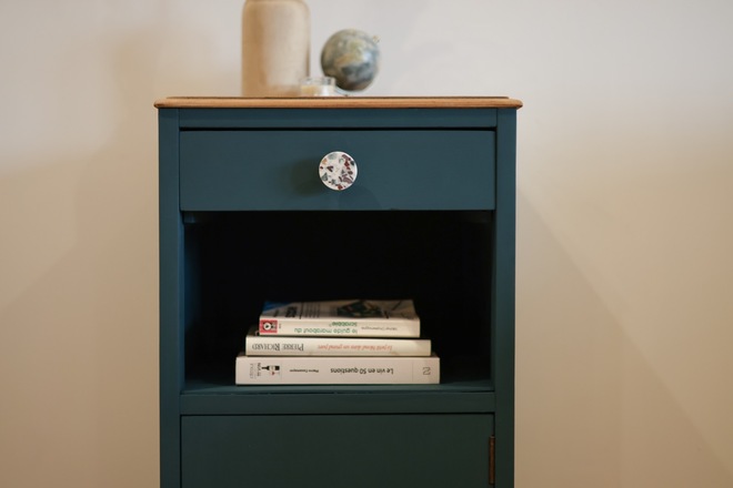 Meuble d'appoint  / Table de chevet bois et bleu pétrole