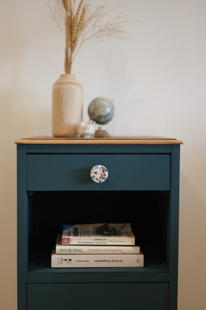 Meuble d'appoint  / Table de chevet bois et bleu pétrole