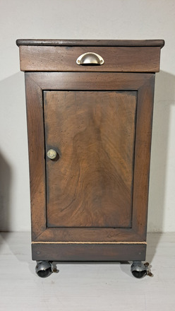 Meuble d'appoint en noyer