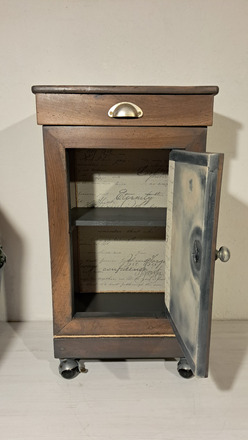 Meuble d'appoint en noyer