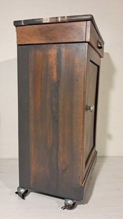 Meuble d'appoint en noyer