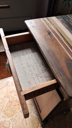 Meuble d'appoint en noyer