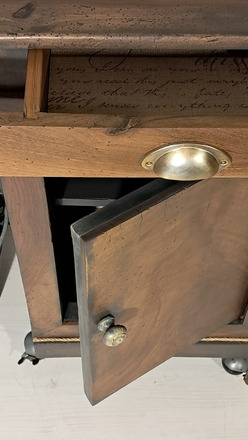 Meuble d'appoint en noyer