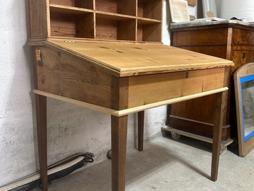 Vente avec paiement en ligne: Emile, ancien bureau/secrétaire en bois de tri postal