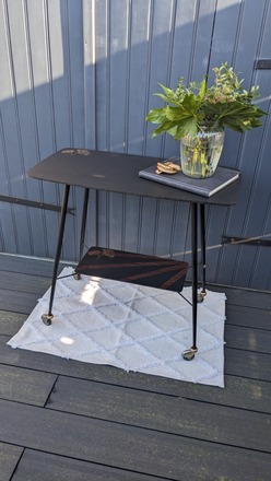 Desserte à roulettes vintage en formica relookée 